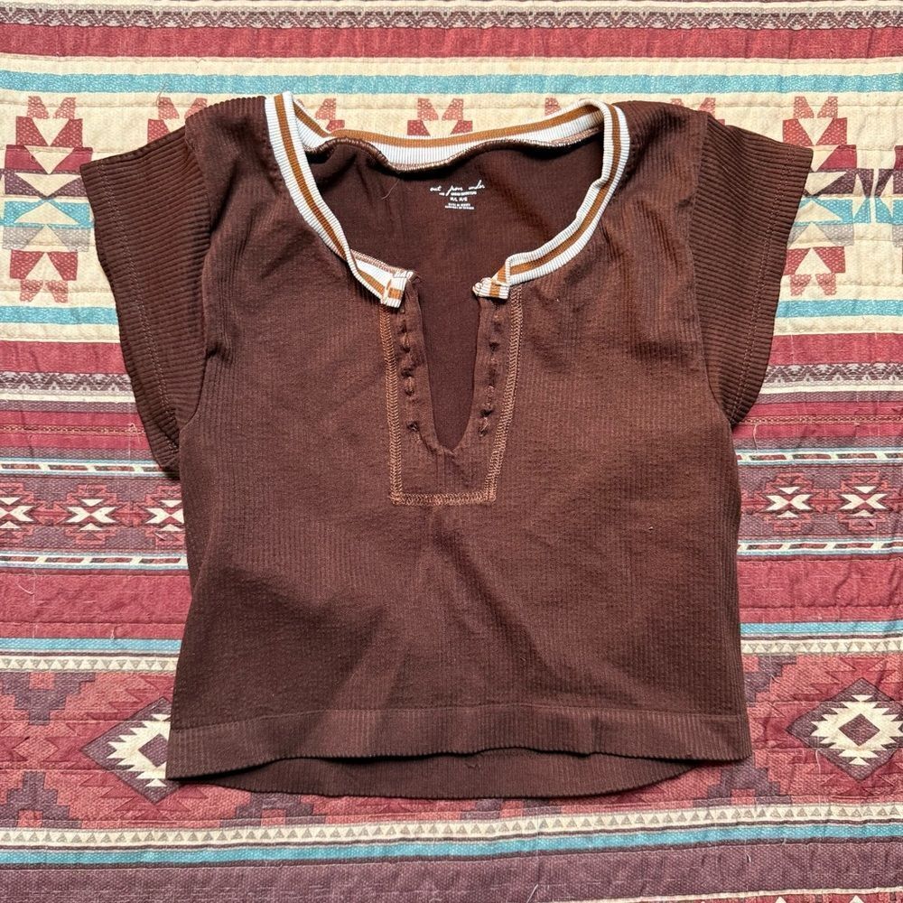 Urban Outfitters Brown ribbed crop top medium